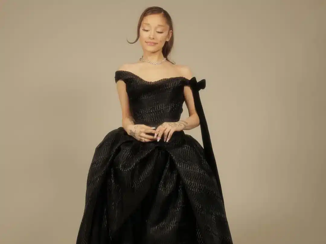 Ariana Grande AG8: Studio video προκαλεί φήμες