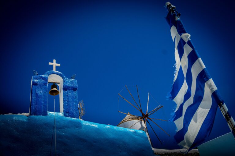 Πάσχα στα νησιά: 9 προορισμοί με μοναδικά έθιμα