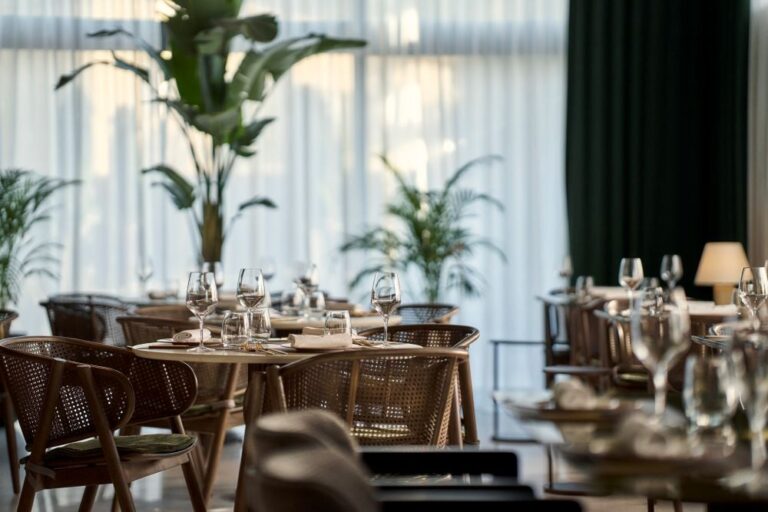 Lalane Μαρούσι: Urban brasserie με Αλέξανδρο Τσιοτίνη