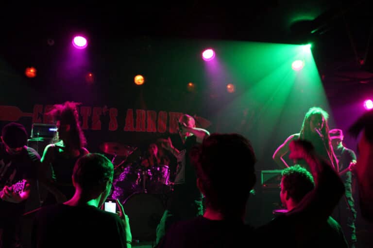 Rock & Roll United Κύτταρο: Τέσσερα συγκροτήματα ενωμένα