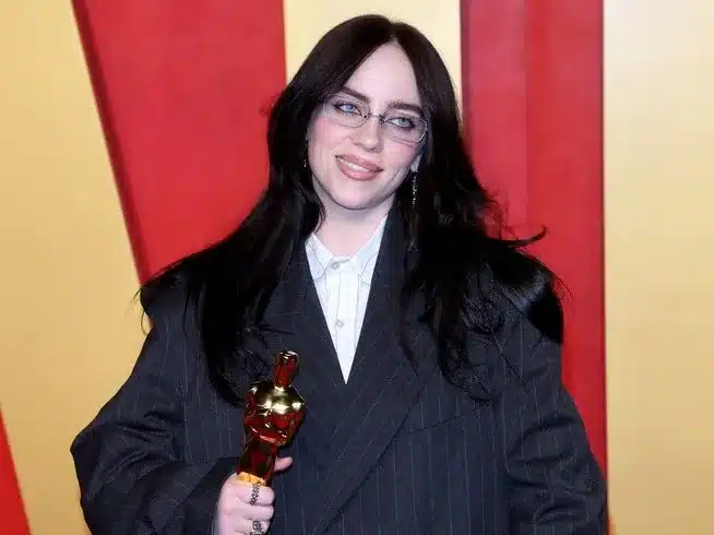 Billie Eilish τραυματισμός Πώς άλλαξε την καριέρα της - Μουσικά Νέα Billie Eilish τραυματισμός: Πώς άλλαξε την καριέρα της