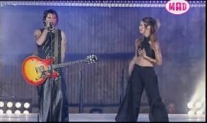 Κοργιαλάς Μουτσάτσου MAD VMA 2004: Iconic Performance