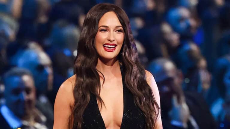 Kacey Musgraves Middle of Nowhere: Επιστροφή στην Country
