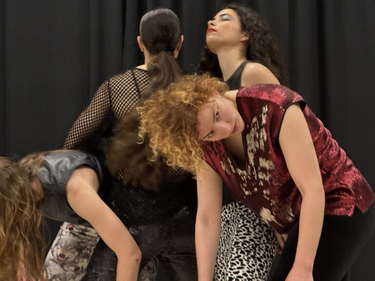YELP danceco. Amnesiac: Σύγχρονος χορός στο ΦΙΑΤ