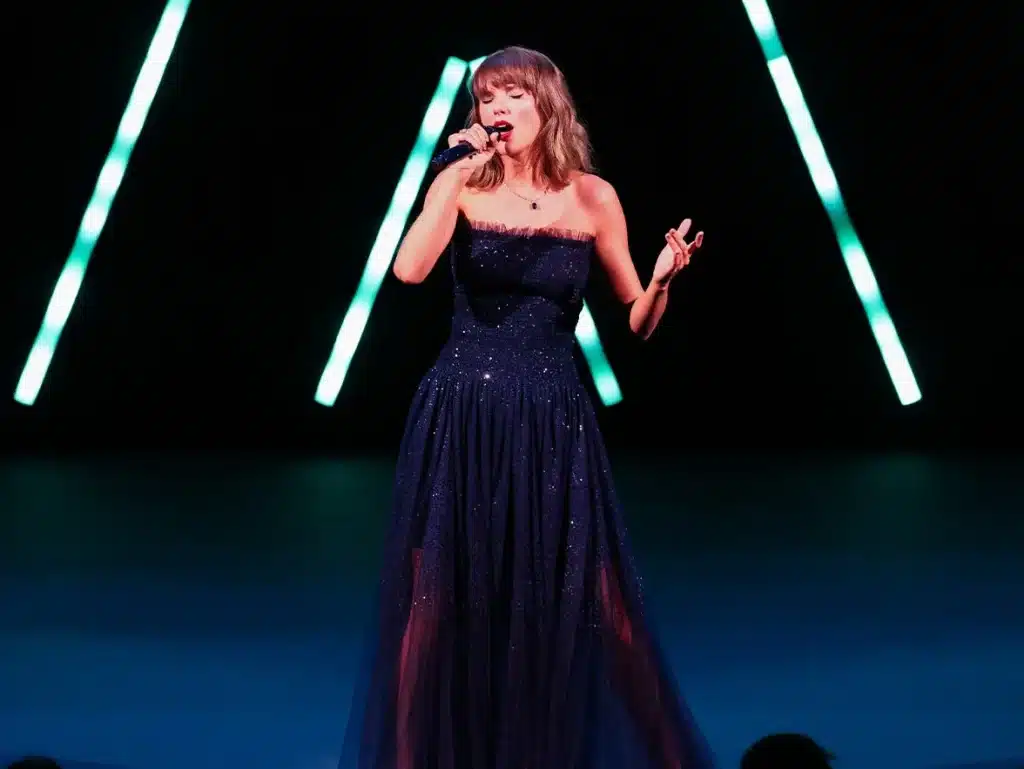 Taylor Swift: Ρεκόρ 15 εβδομάδων με το «Showgirl»