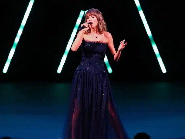 Taylor Swift: Ρεκόρ 15 εβδομάδων με το «Showgirl»